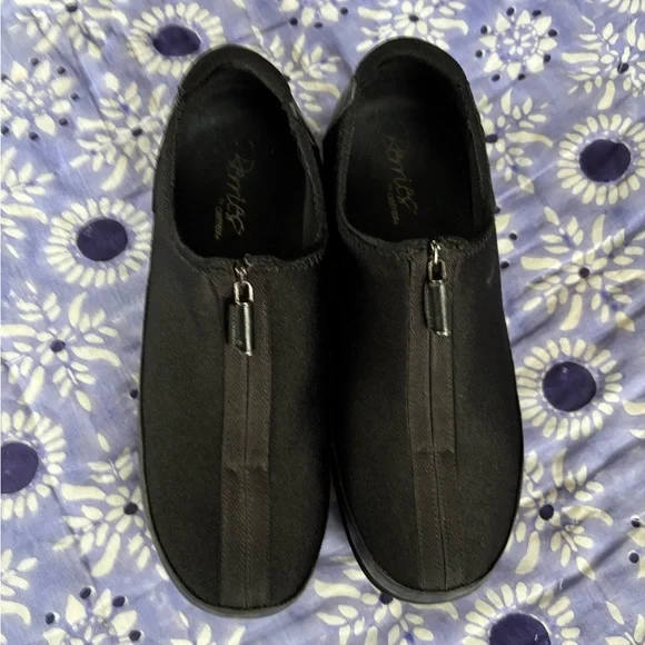 Aetrex Berries EUC Size 9.5 - Picture 1 of 4